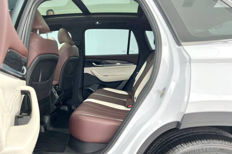 Geely Monjaro 2021