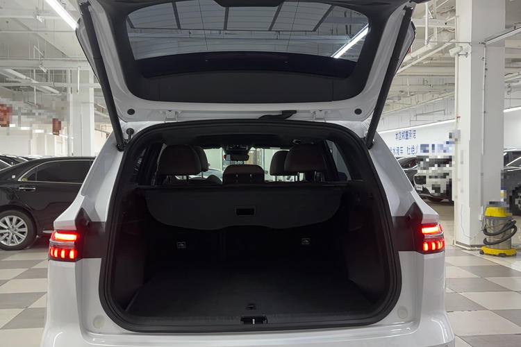 Geely Monjaro 2021