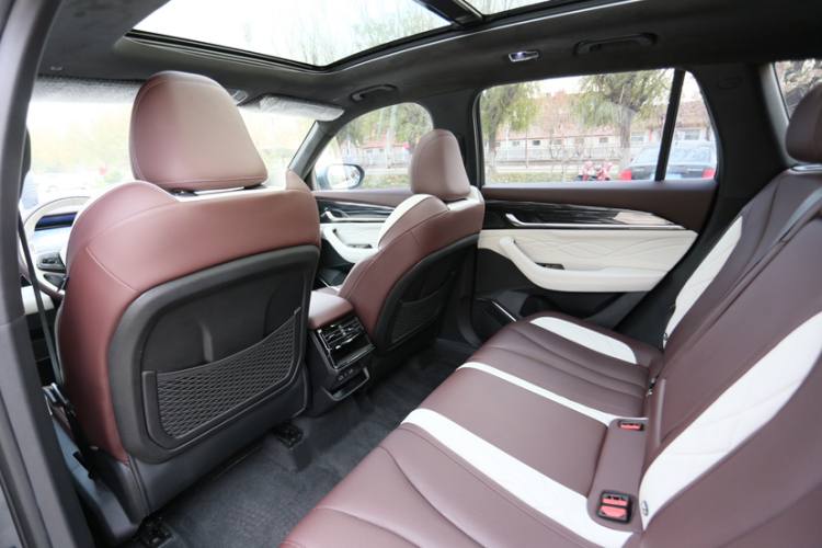Geely Monjaro 2021