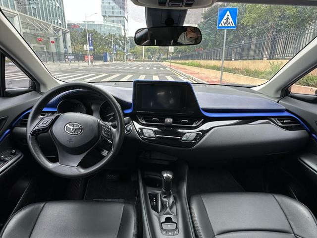 TOYOTA C-HR 2021