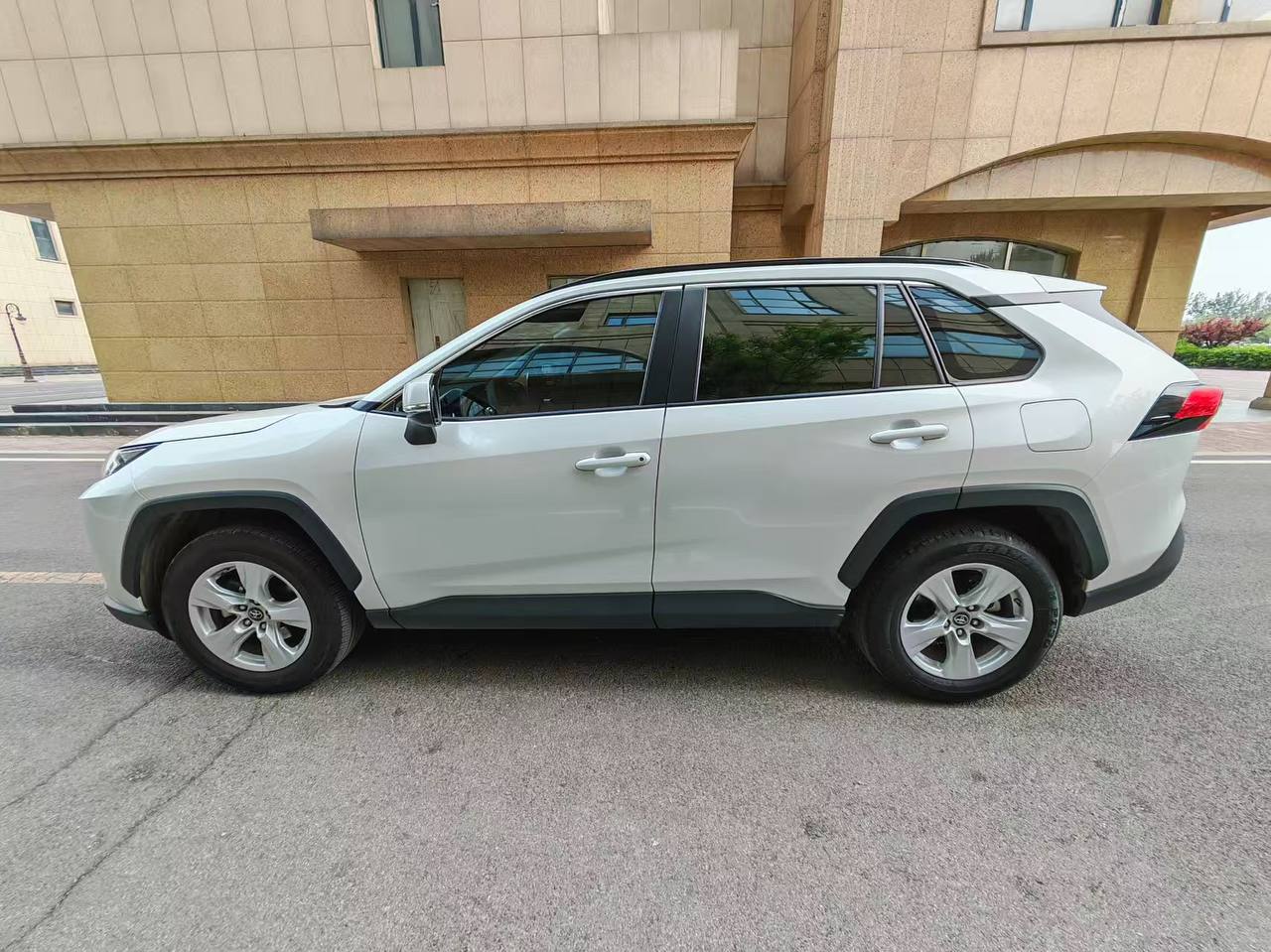 TOYOTA RAV4 2022
