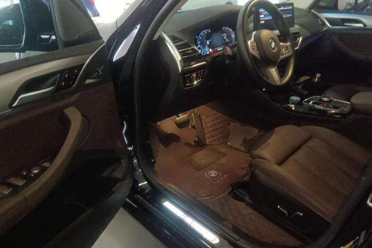 BMW iX3	2023