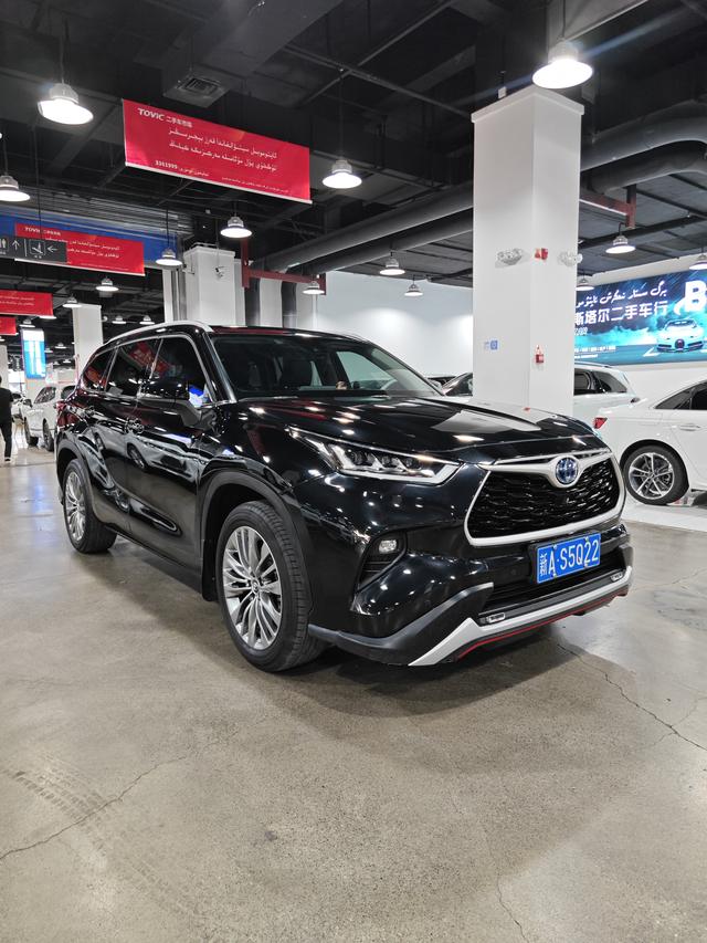 TOYOTA HIGHLANDER HYBRID Premium Edition 2022