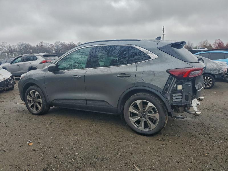 FORD ESCAPE PLATINUM 2025