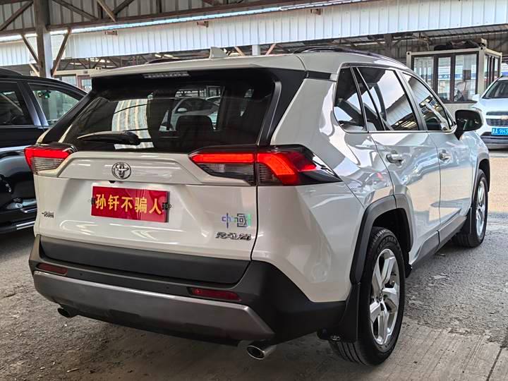 TOYOTA RAV4 2021