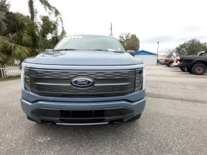 Ford F-150 Lightning LARIAT 2023